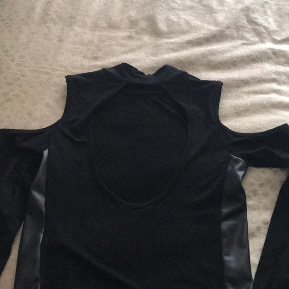 Open Shoulder Long Sleeve - Picture 6 of 7